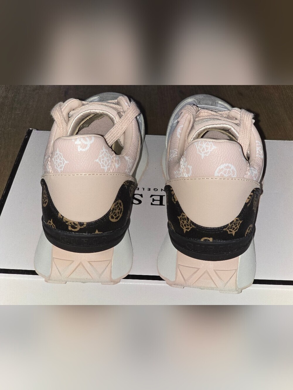 GUESS Luchia 3 Logo Sneakers โ White Multi โ 7.5 โ NEW IN BOX - Picture 5 of 10